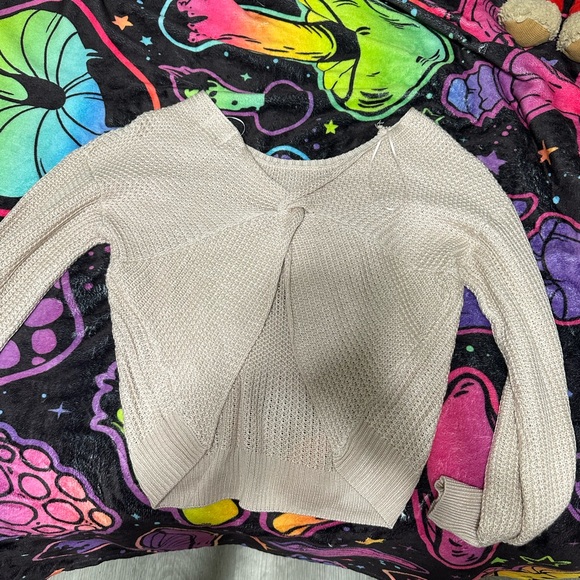 Light pink sweater, size large - Picture 2 of 2